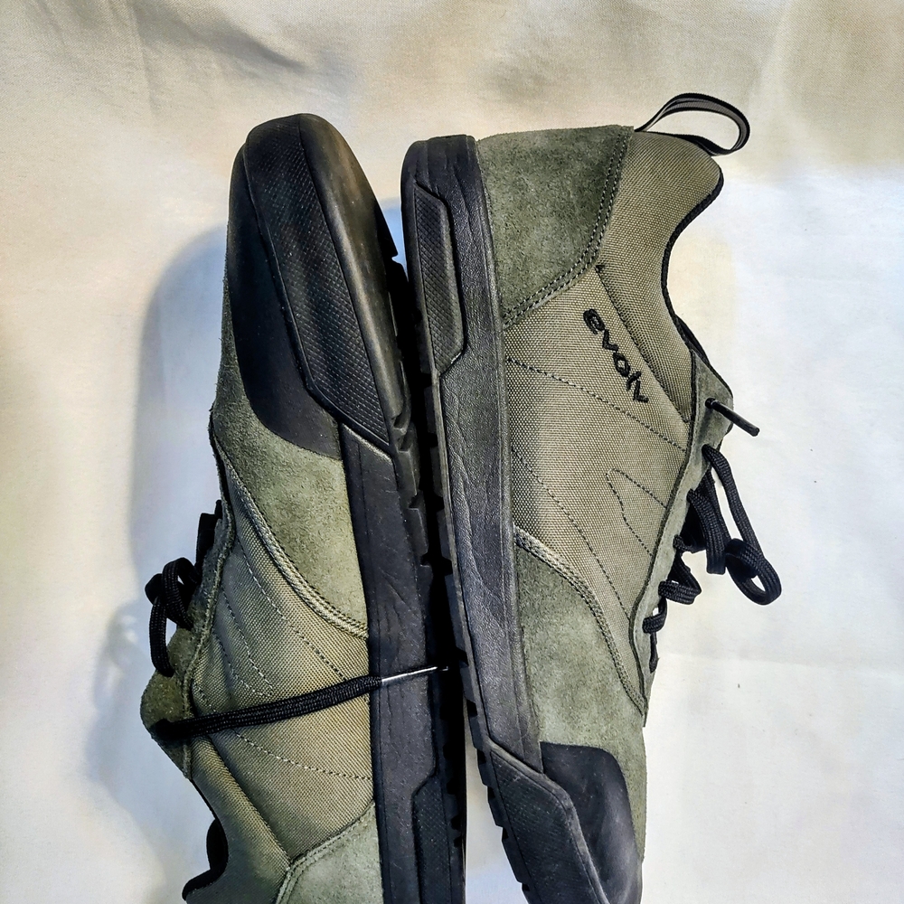 Evolv Rebel Men's Shoes Olive and Black Sneakers